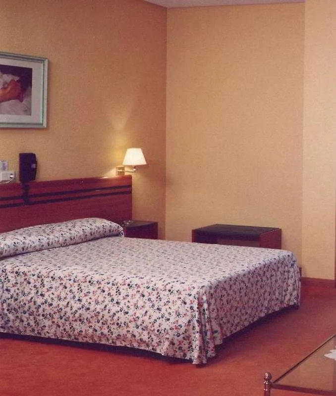 فندق Aeropuerto Madrid Torre Hogar Premium توريخون ذي أرذوث إسبانيا