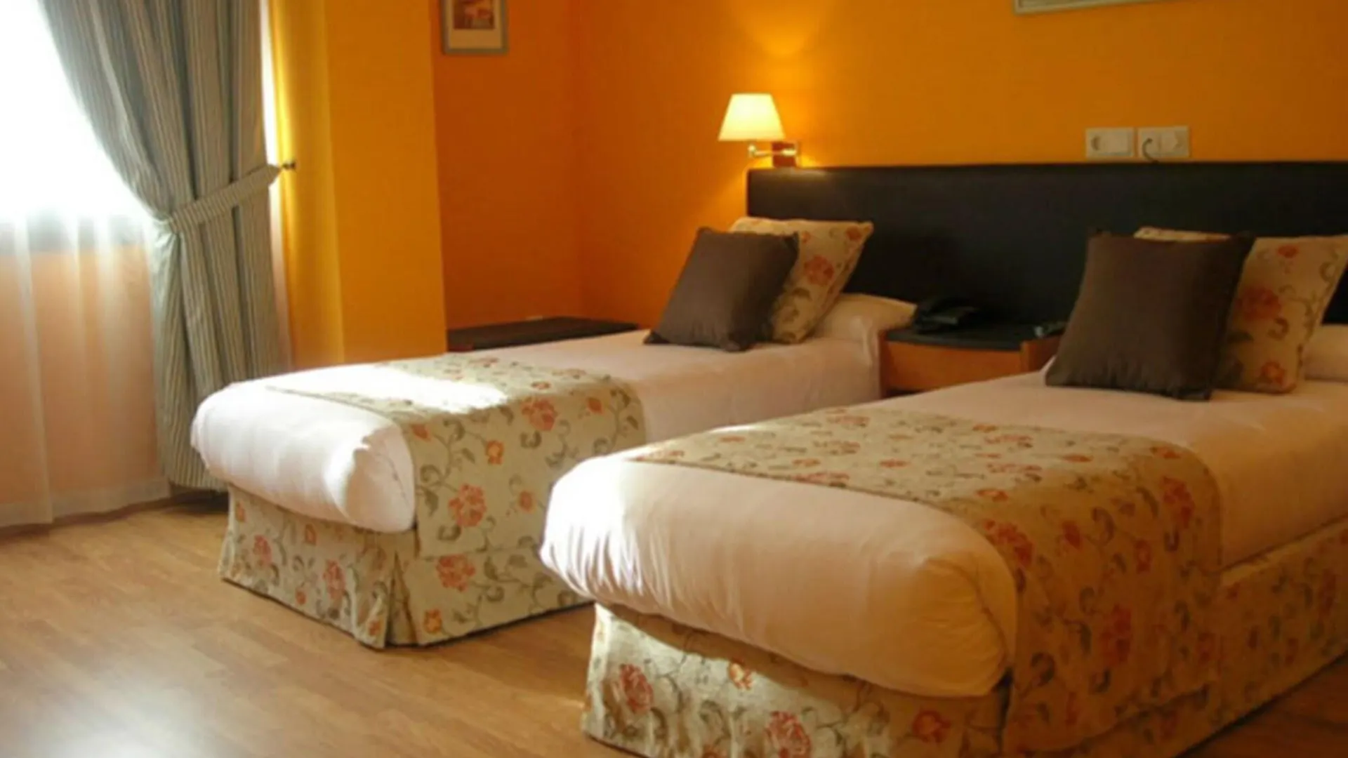 Hotel Aeropuerto Madrid Torre Hogar Premium Torrejón de Ardoz 4*,