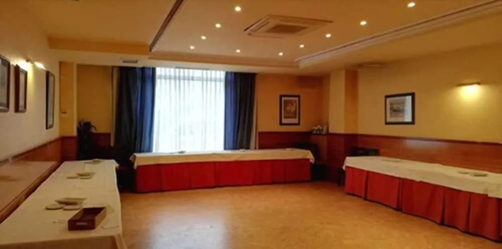 Hotel Aeropuerto Madrid Torre Hogar Premium Torrejón de Ardoz 4*,