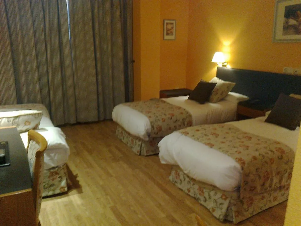 Hotel Aeropuerto Madrid Torre Hogar Premium Torrejón de Ardoz Spanien